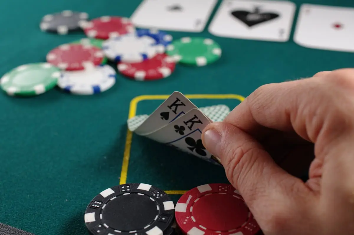 Poker &zcaron;etoni in igralne karte